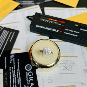 Moissanite engagement ring 007