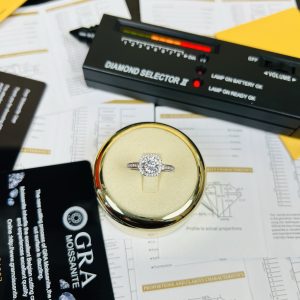 Moissanite engagement ring 010