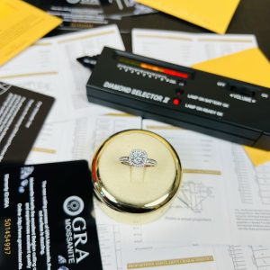 Moissanite engagement ring 010