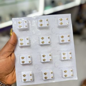 A dozen of tondo earrings