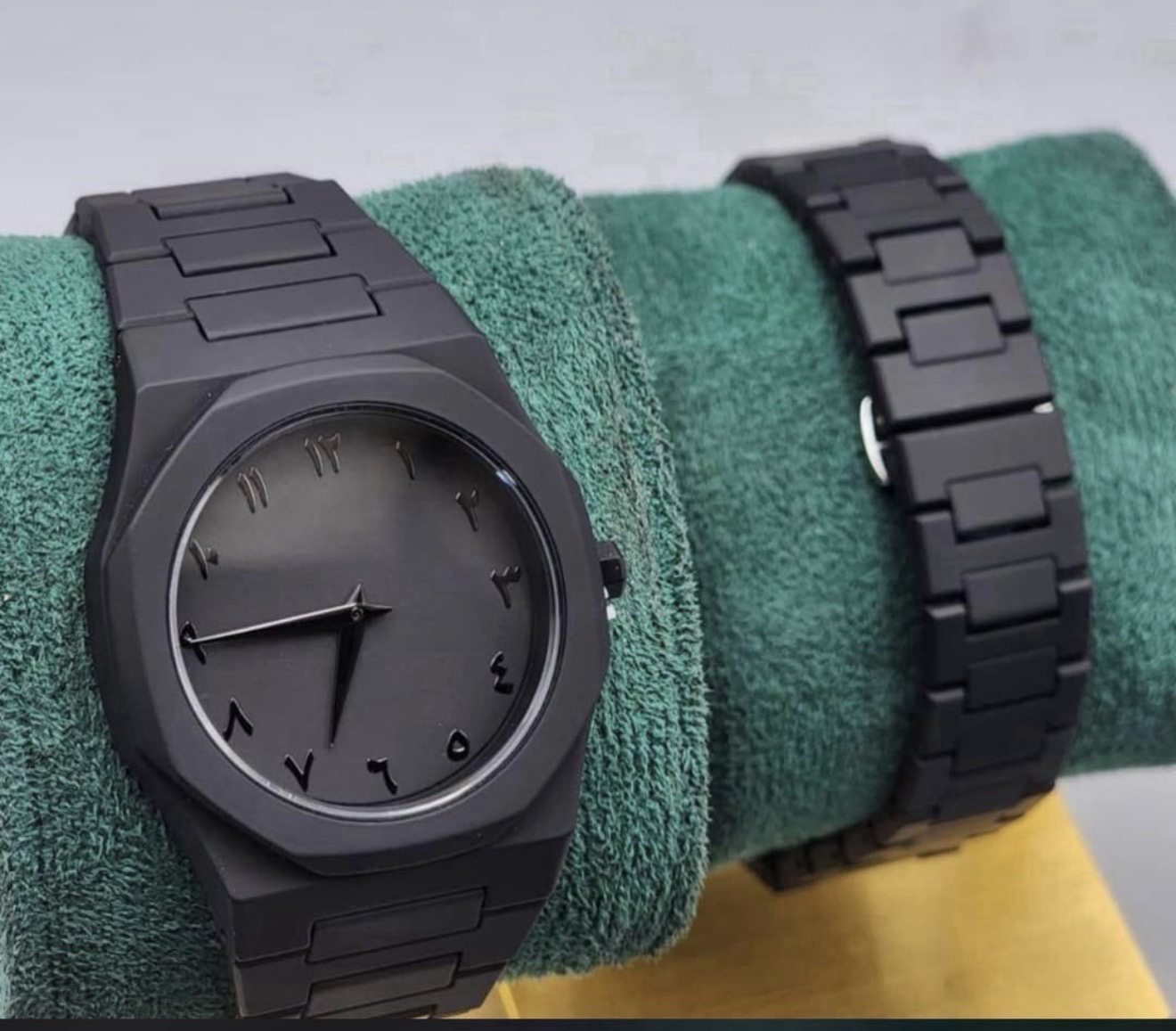 Engraved Valenzo black watch fully boxed - Image 2