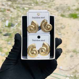 Golden twist earrings