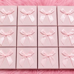 Dozen of necklace box