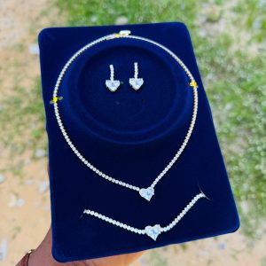 Tear drop zirconia set gold