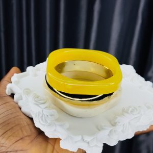 Amiga acrylic bangle 037