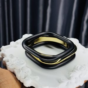Amiga acrylic bangle 019