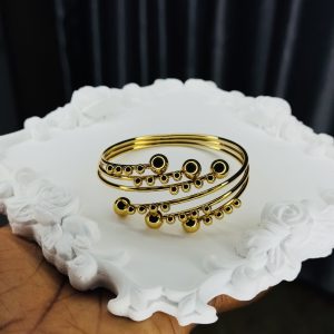 Amiga knot bracelet