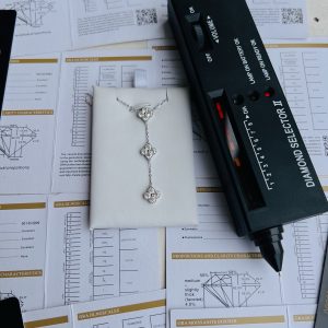 Moissanite necklace 010
