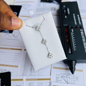 Moissanite necklace 010
