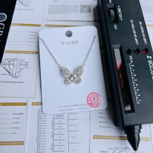 Moissanite necklace 019