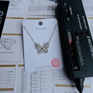 Moissanite necklace 019