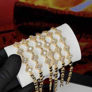 Rq gold white VCA bracelet