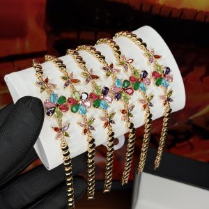 Rq gold colored flowery bracelet