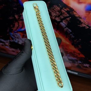 Bold gold Cuban bracelet