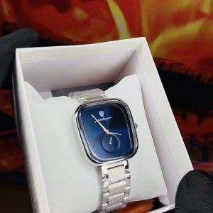 Poedagar Mercedes silver blue female face
