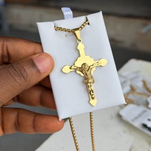 Gold cross necklace 02
