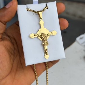 Gold cross necklace 02