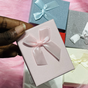 Dozen of necklace box