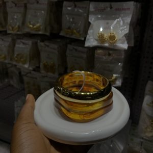 Amiga Acrylic bangle 063