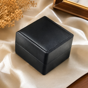 Black leather watch box 001