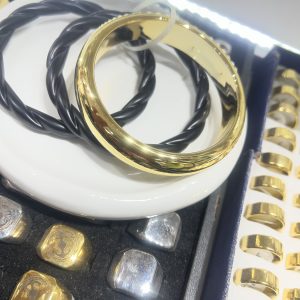 Amiga acrylic bangle 068