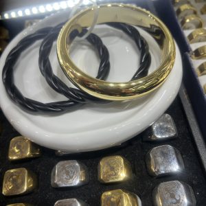 Amiga acrylic bangle 068