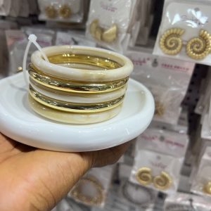 Amiga Acrylic  bangle 085