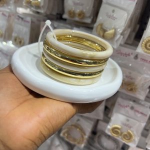 Amiga Acrylic  bangle 085