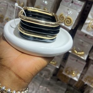 Amiga acrylic bangle 089