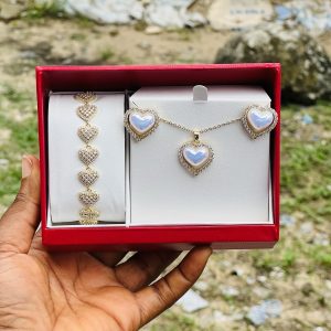Steel gold white stone love comes boxed 010