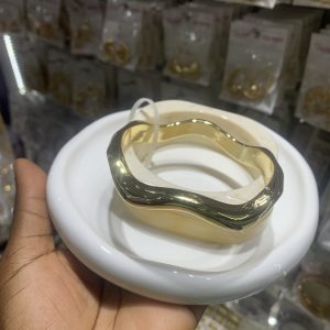 Amiga acrylic bangle 064