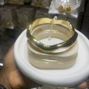 Amiga acrylic bangle 064