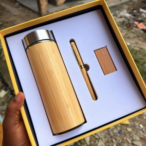 Engraved wooden king set