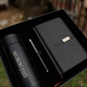 Engraved black royalty set