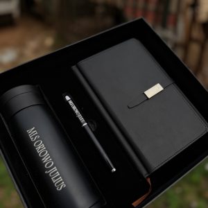 Engraved black royalty set