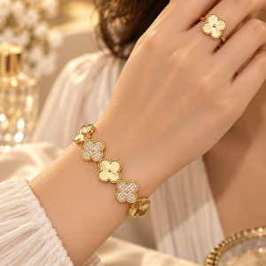 NYH Gold bracelet set