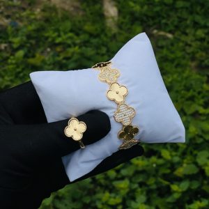 NYH Gold bracelet set