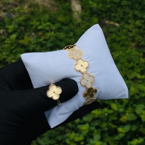 NYH Gold bracelet set