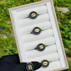 Steel black gold lips face 032 size 11