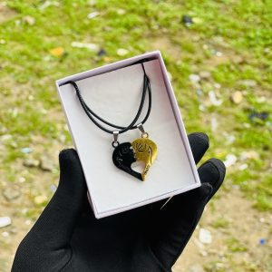 Black and gold necklace 4