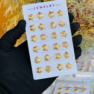 Gold earrings half pack