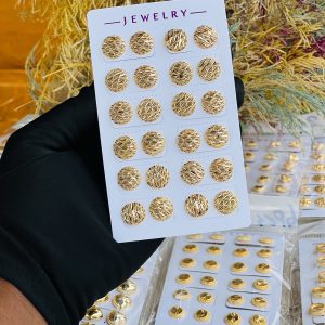 Gold earrings.Half pack
