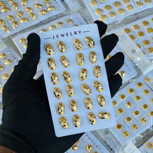 Gold earrings half pack
