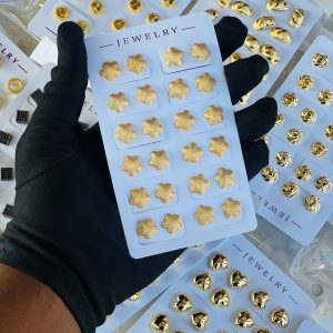 Gold earrings half pack