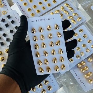 Gold earrings  half pack