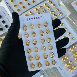 Gold earrings.Half pack