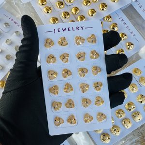 Gold earrings. Half pack
