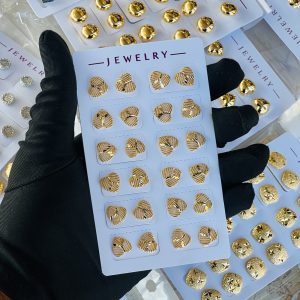 Gold earrings. Half pack