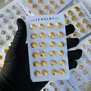 Gold earrings. Half pack