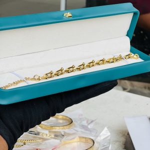 Gold bracelet 024